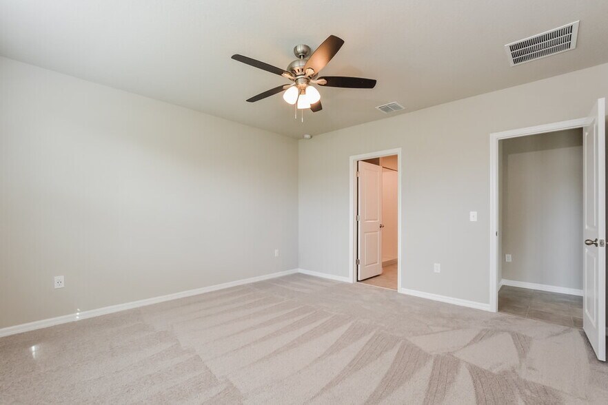 Building Photo - 1026 Oak Vly Dr
