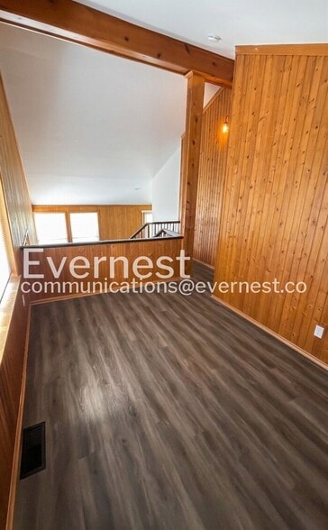 Building Photo - 422 Country Downs Dr