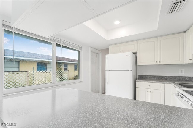 Building Photo - 2927 SE 15th Pl