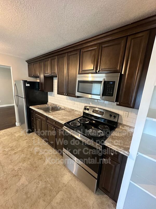 Building Photo - 901 N 16 St