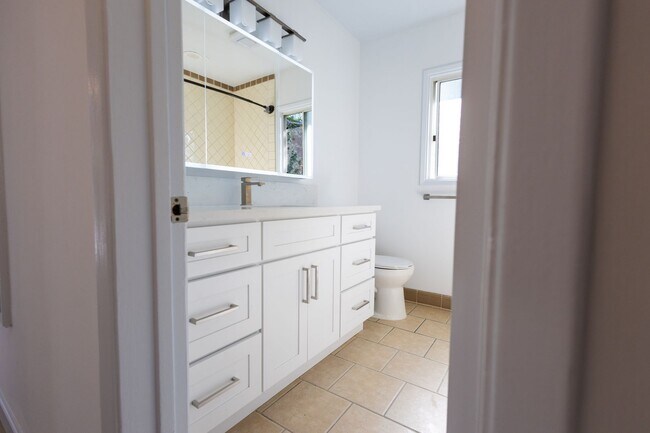 Building Photo - Freshly Renovated 3BR/2BA Pool Home – La Crescenta