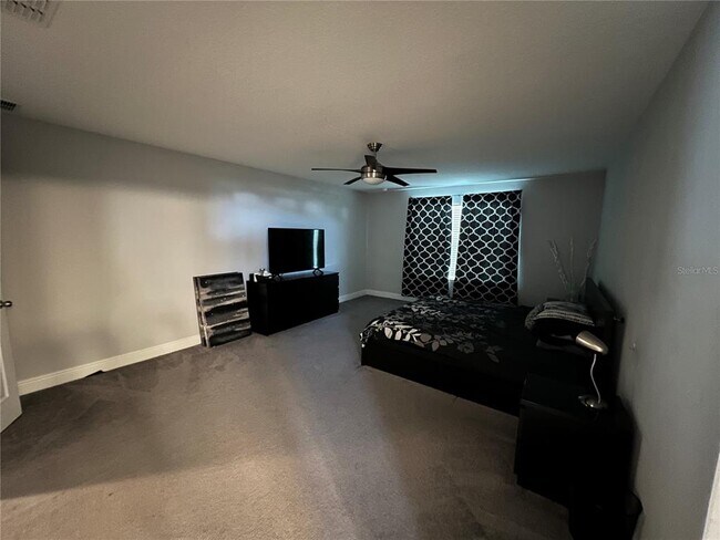 Building Photo - 5240 Landmark Dr