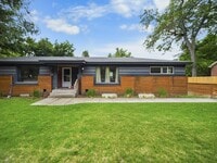 Building Photo - Spacious Unfurnished Home in Northwest Spokane
