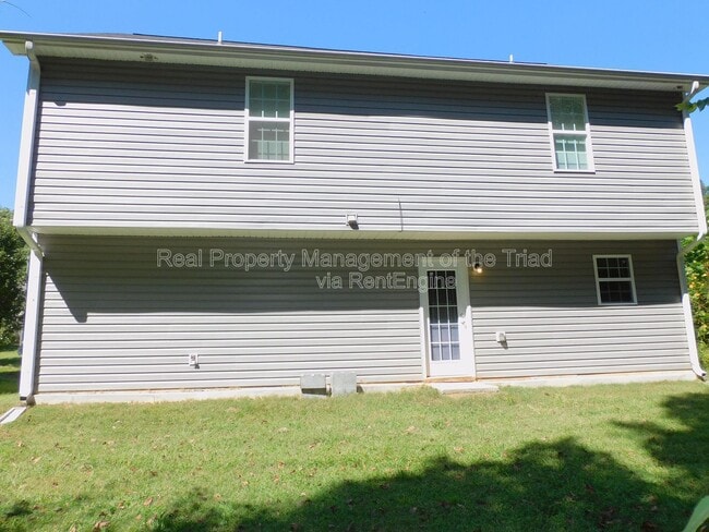 Building Photo - 3918 Mountainridge Dr