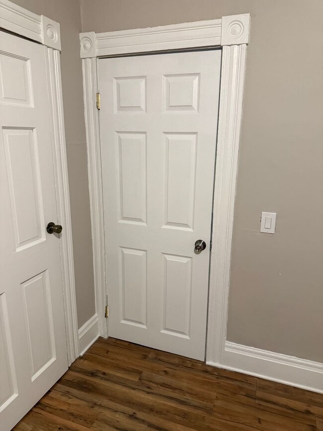 Building Photo - 11 Hallenbeck Ave