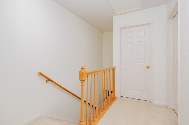 Building Photo - 1217 N Village Dr