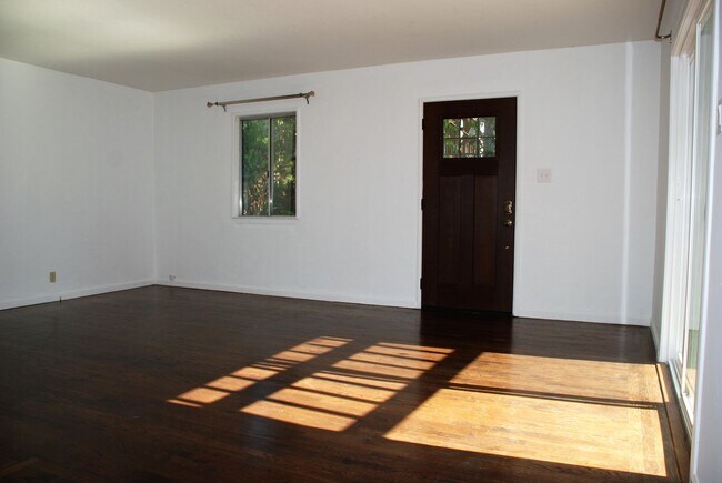 Building Photo - 52 Tamalpais Ave