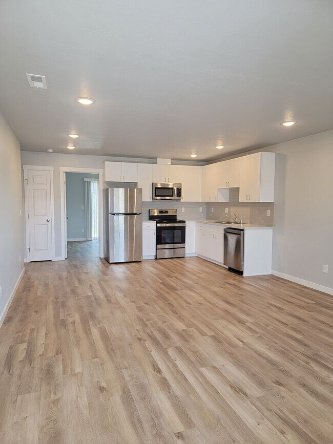 Building Photo - 1004 Creer Way