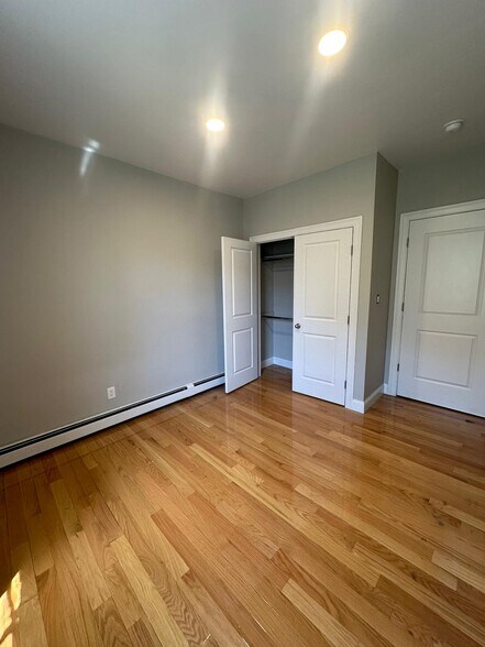 Building Photo - 604 Chapel St