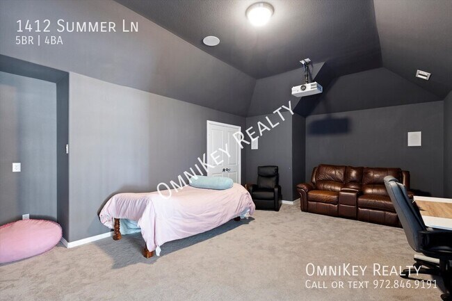 Building Photo - 1412 Summer Ln