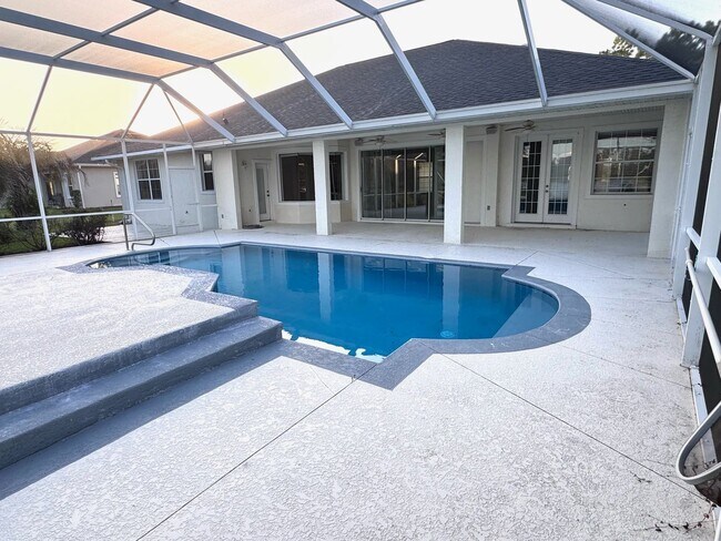 Building Photo - Lake Diamond Golf and County Club Pool Hom...
