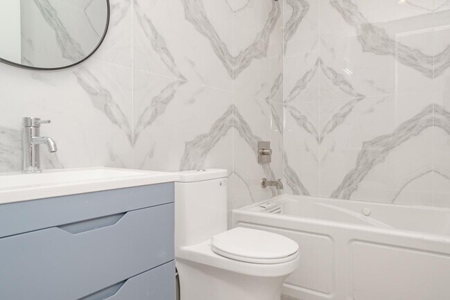 Building Photo - 472 Gates Ave