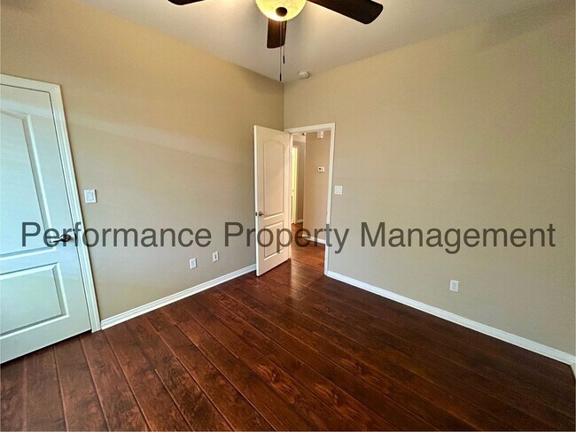 Building Photo - Stunning 4 Bed/2 Bath NW Bakersfield Home ...