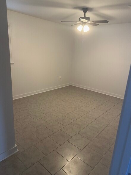 Building Photo - 729 Kenney St