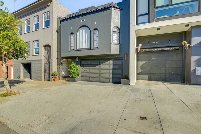 Building Photo - 3232 Divisadero St