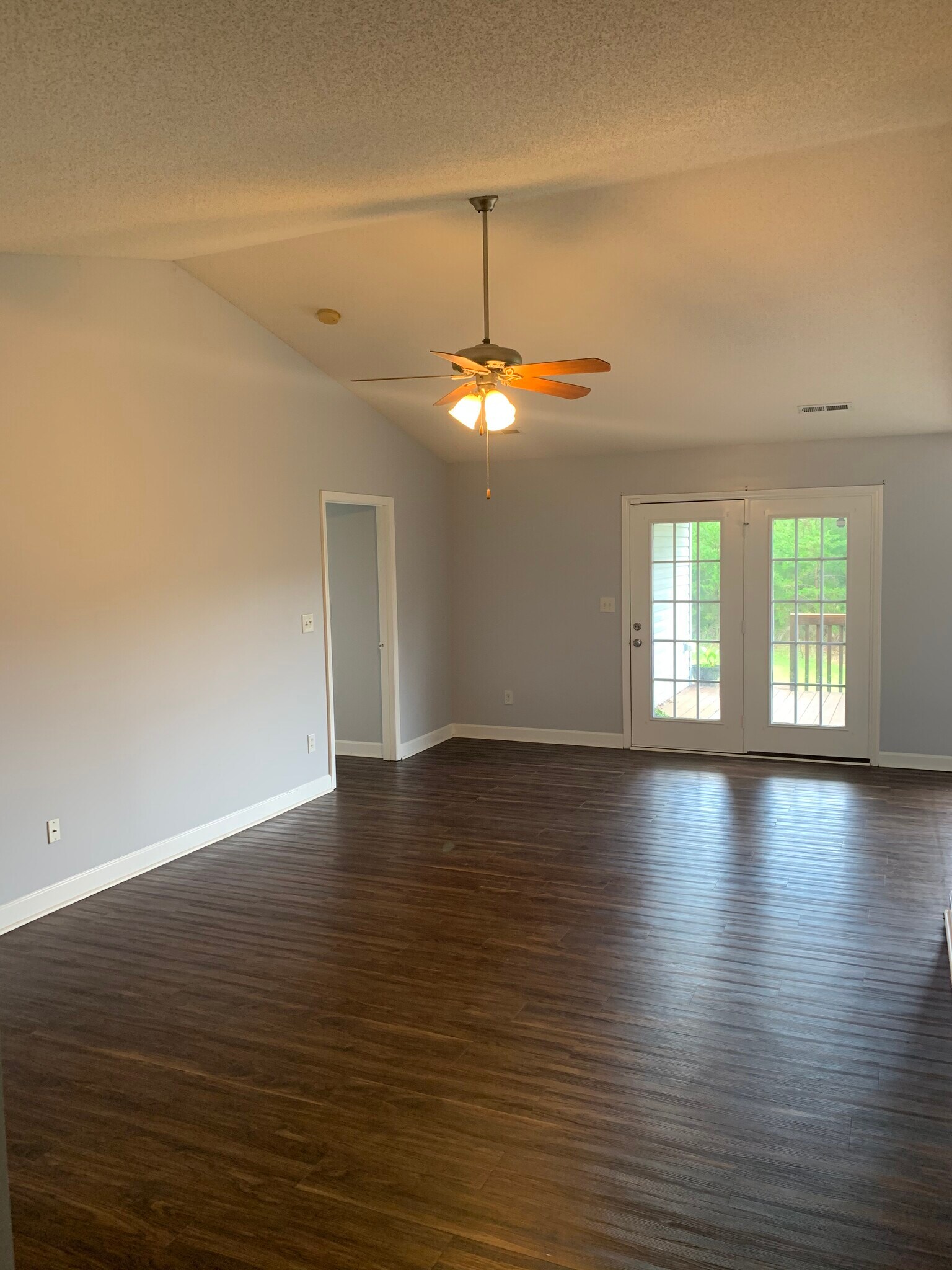 Building Photo - 1950 Hawkcrest Ct