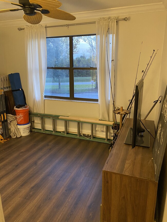 Building Photo - 700 W Pope Rd