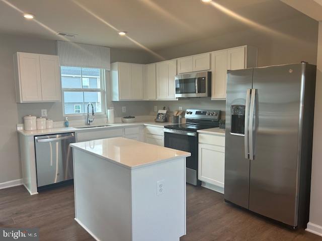 Building Photo - 2562 Laurel Pk Dr