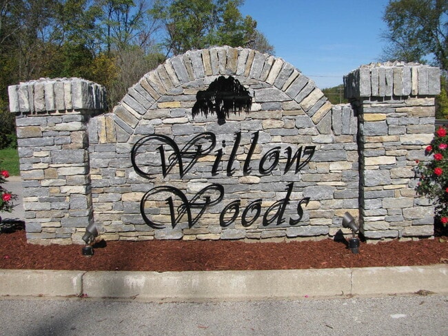 Building Photo - Like new home in Oldham County