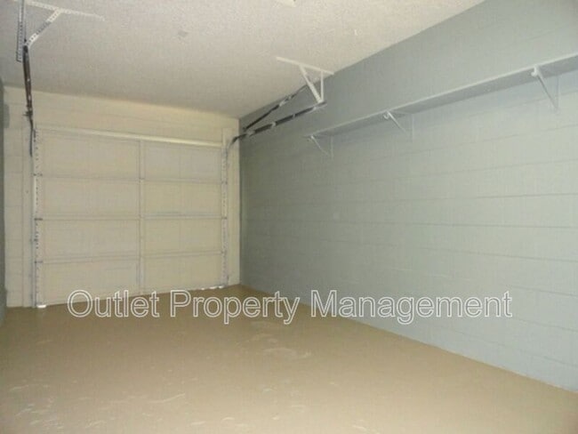 Building Photo - 7526 University Garden Dr