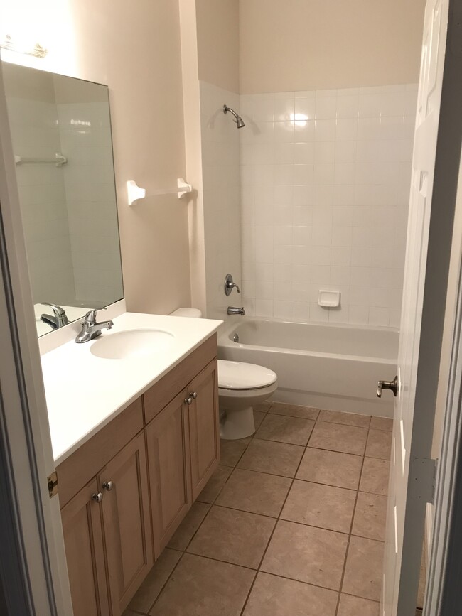 Building Photo - 5111 W Hyde Park Ct