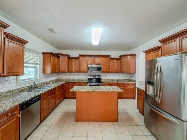 Building Photo - 512 Watercourse Way