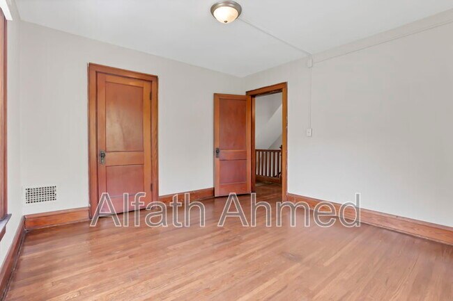 Building Photo - 294 Wyandotte Ave