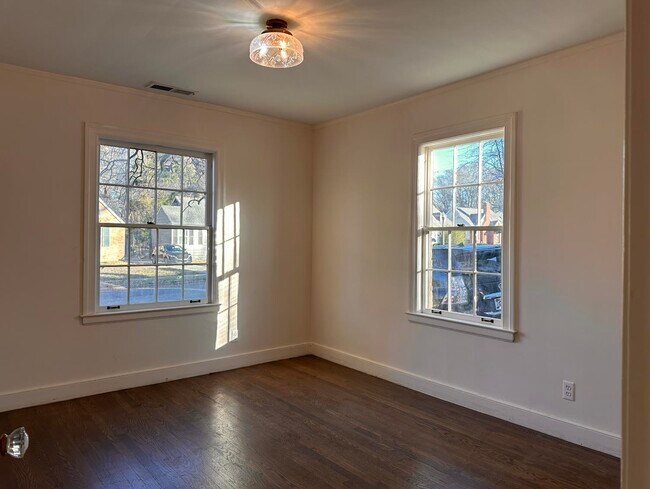 Building Photo - 2247 Vollintine Ave