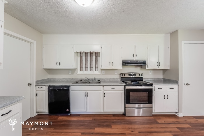 Building Photo - 370 Avon Cir
