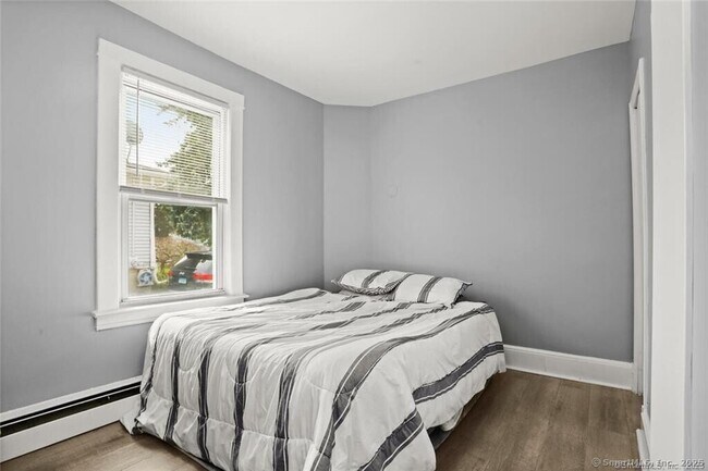 Building Photo - 116 Medford St