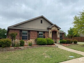 Building Photo - Great location, nice community! Won't last...