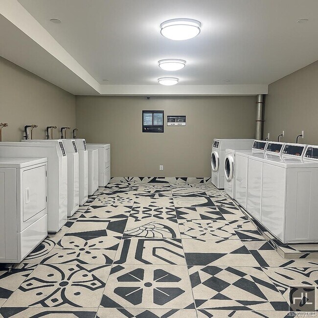 Building Photo - 91 Bruckner Blvd