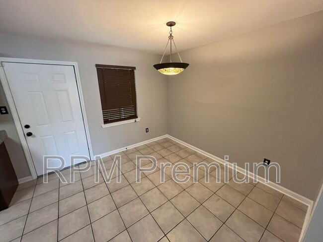 Building Photo - 522 Fawn Lake Dr