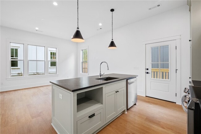 Building Photo - 267 E 11th St