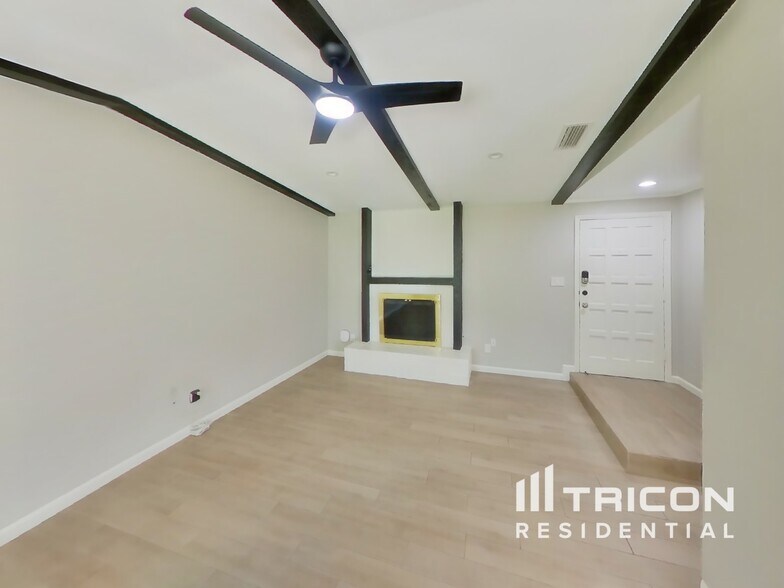 Building Photo - 2625 Sam Houston Dr