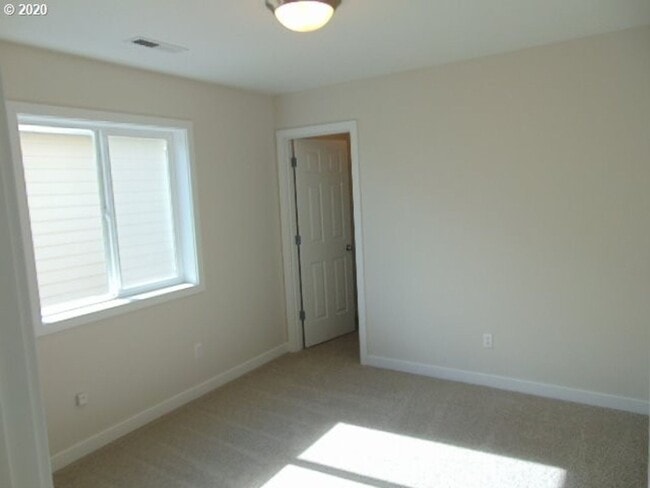 Building Photo - Beautiful 4 Bedroom Home with 2.5 Baths lo...