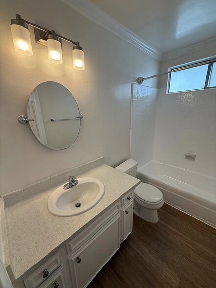 Building Photo - 1631 Barry Ave