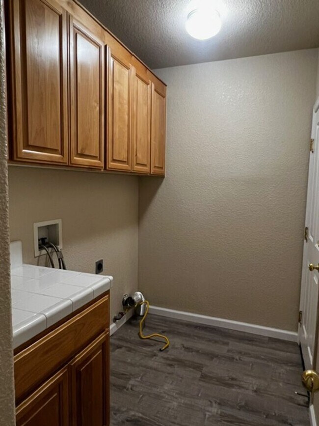 Building Photo - Desired Two Story 3 Bedroom 2.5 Bath Petal...