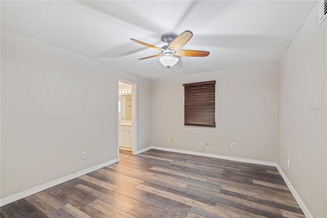 Building Photo - 6001 S Himes Ave