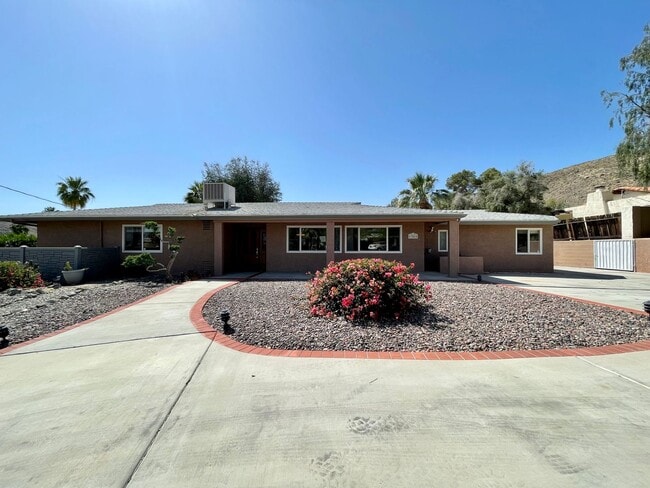 Building Photo - COMING SOON! AMAZING 3 Bedroom 3 Bathroom ...