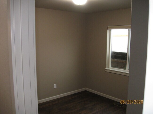 Building Photo - Must See 3 Bedroom with Fenced Yard!