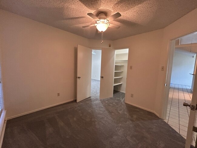 Building Photo - 2320 Aquaduct Dr
