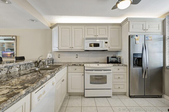 Building Photo - 840 Ocean Dr