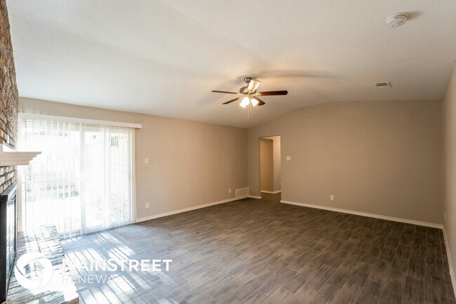 Building Photo - 217 Woodhaven Dr