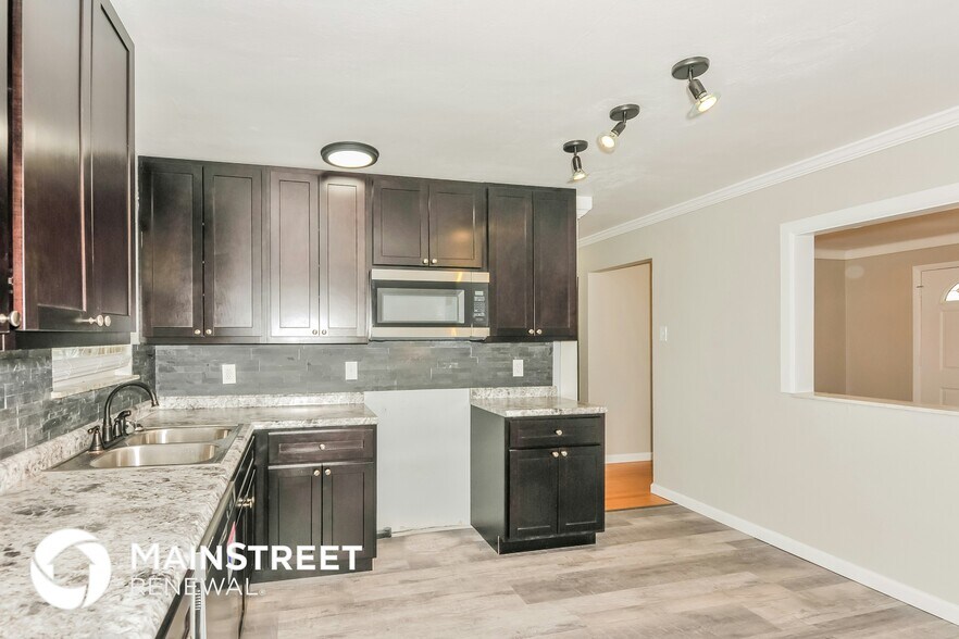 Building Photo - 535 Ryan Dr