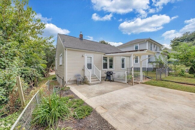 Building Photo - 812 Mississippi Ave NE