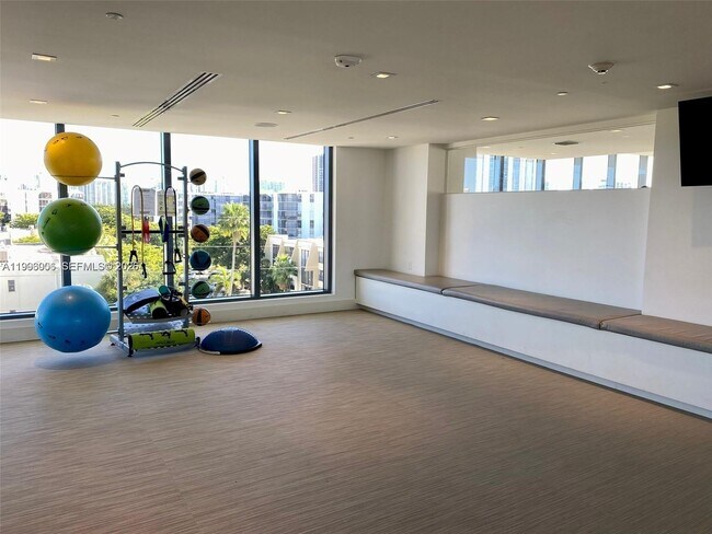 Building Photo - 2960 NE 207th St