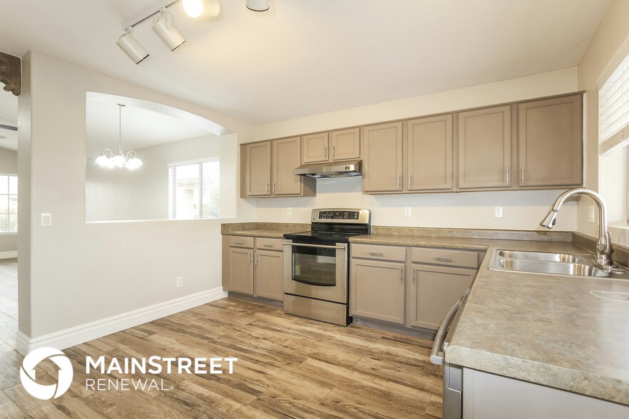 Building Photo - 15245 W Bola Dr