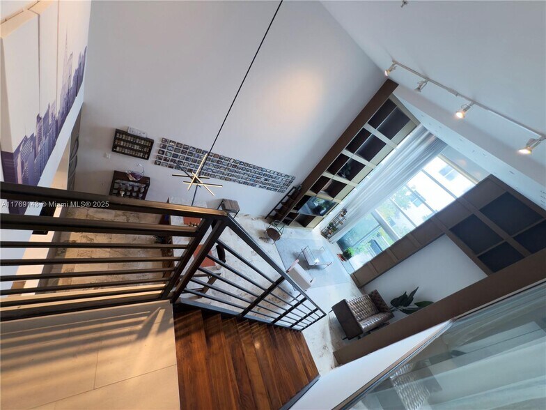 Building Photo - 7744 Collins Ave