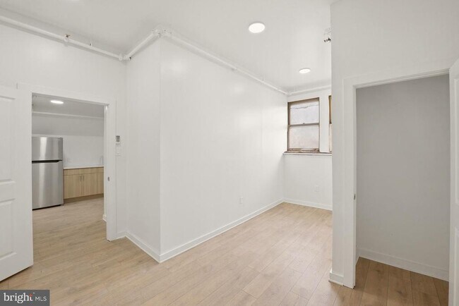 Building Photo - 6012 Ridge Ave
